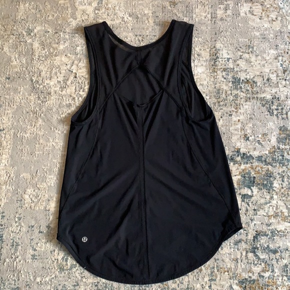 Lightweight shirt great for exercise or chilling cute back opening - Picture 2 of 5